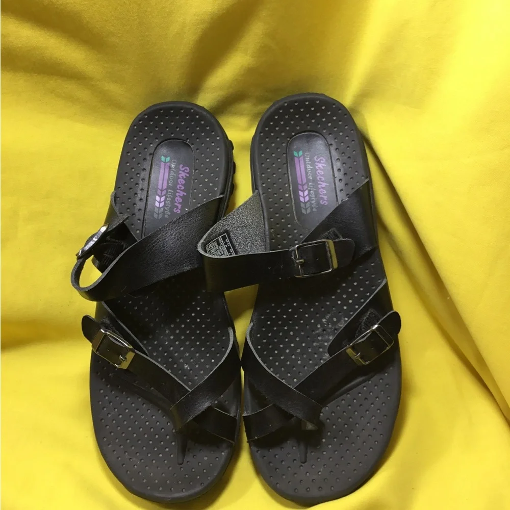 Skechers Women’s Black Strappy Buckle Sandals SZ 7